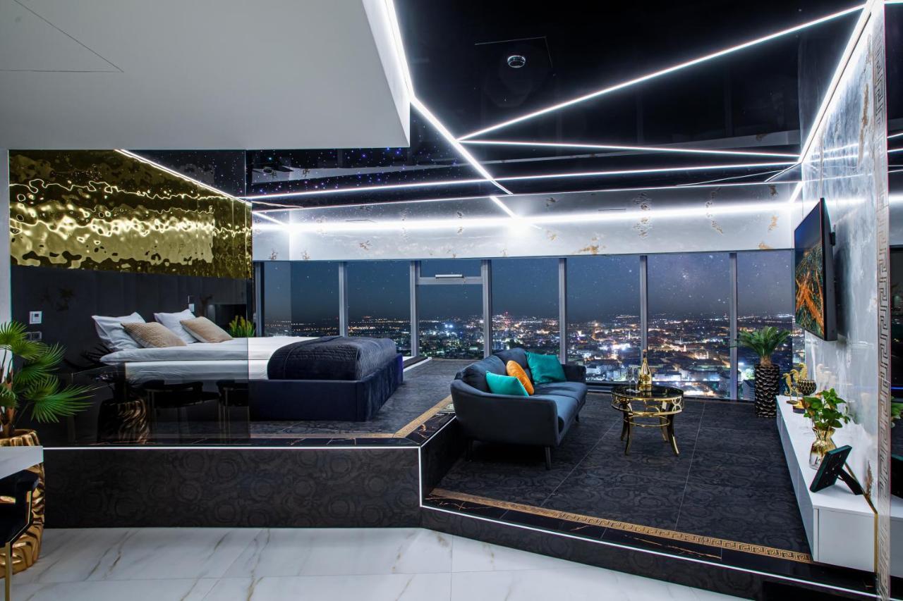 Apartamenty Sky Tower Z Jakuzzi Przy Oknie Вроцлав Экстерьер фото