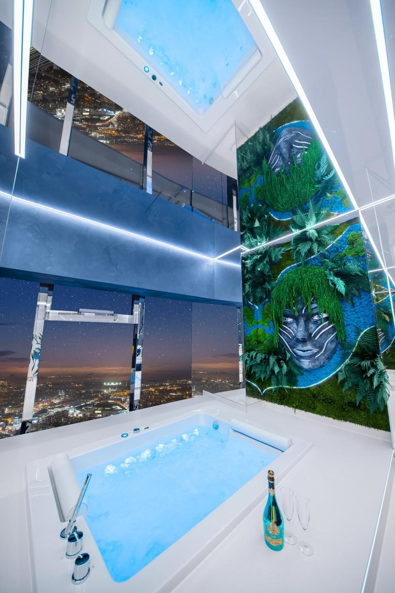 Apartamenty Sky Tower Z Jakuzzi Przy Oknie Вроцлав Экстерьер фото